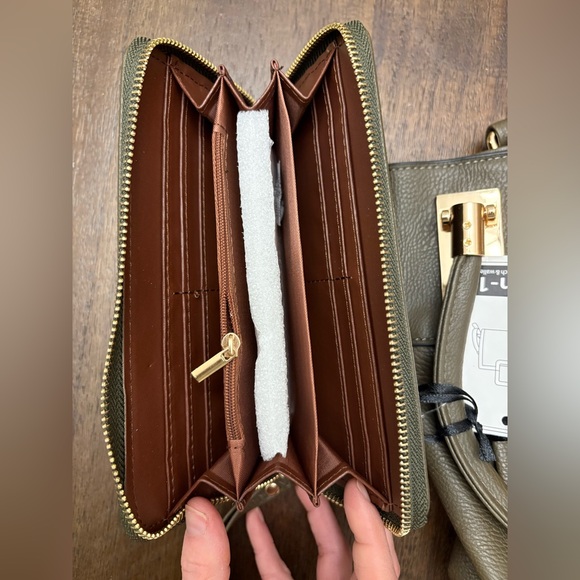 NWT La Terre Fashion Tote Handbag and Wallet 2 in 1 Olive Green - Picture 8 of 8